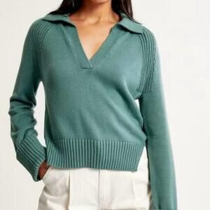 Abercrombie & Fitch Notch Blue V-Neck Knit Sweater Size XS
